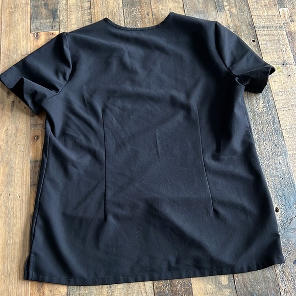 SOLD Figs women’s scrub top - Picture 3 of 3